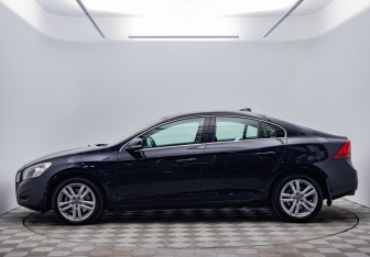 Подержанный автомобиль Volvo S60 2012 года (8 фото)