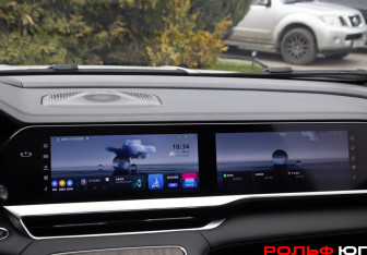 Подержанный автомобиль Geely Monjaro 2025 года (18 фото)