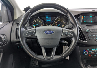 Подержанный автомобиль Ford Focus Sedan 2015 года (21 фото)
