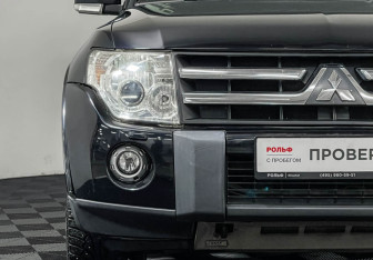 Подержанный автомобиль Mitsubishi Pajero 2008 года (15 фото)