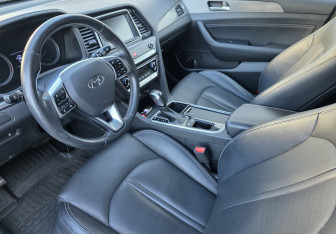 Подержанный автомобиль Hyundai Sonata 2019 года (9 фото)