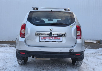 Подержанный автомобиль Renault Duster 2012 года (6 фото)