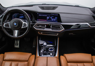 Подержанный автомобиль BMW X5 2020 года (13 фото)