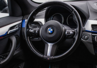 Подержанный автомобиль BMW X1 2021 года (15 фото)