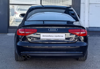 Подержанный автомобиль Audi A4 Sedan 2015 года (6 фото)