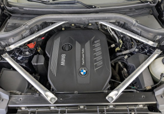 Подержанный автомобиль BMW X5 2021 года (9 фото)