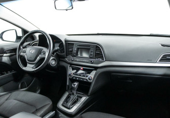 Подержанный автомобиль Hyundai Elantra Sedan 2017 года (5 фото)