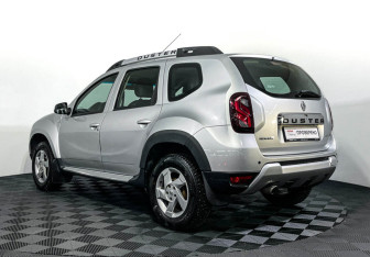 Подержанный автомобиль Renault Duster 2017 года (7 фото)