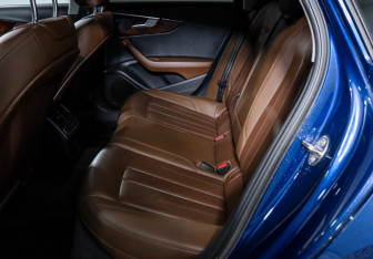 Подержанный автомобиль Audi A4 Sedan 2016 года (10 фото)