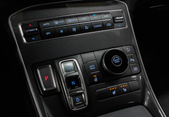 Подержанный автомобиль Hyundai Santa Fe 2022 года (14 фото)