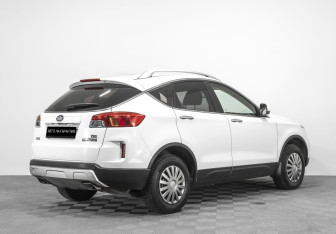 Подержанный автомобиль FAW Besturn X80 2017 года (4 фото)