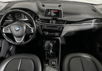 Подержанный автомобиль BMW X1 2016 года (11 фото)