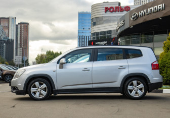 Подержанный автомобиль Chevrolet Orlando 2012 года (6 фото)