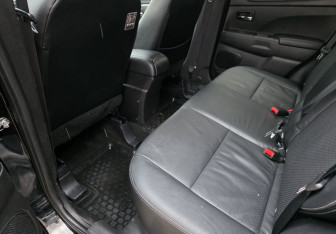 Подержанный автомобиль Mitsubishi ASX 2014 года (10 фото)