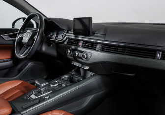 Подержанный автомобиль Audi A4 Sedan 2017 года (9 фото)