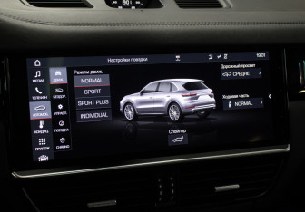 Подержанный автомобиль Porsche Cayenne 2018 года (22 фото)