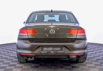 Подержанный автомобиль Volkswagen Passat Sedan 2017 года (6 фото)