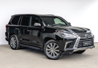 Подержанный автомобиль Lexus LX 2017 года (3 фото)