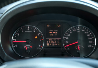 Подержанный автомобиль Nissan X-Trail 2013 года (12 фото)