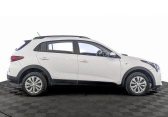 Подержанный автомобиль Kia Rio Hatchback 2021 года (4 фото)