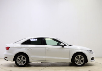 Подержанный автомобиль Audi A3 Sedan 2018 года (9 фото)