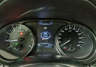 Подержанный автомобиль Nissan Qashqai 2014 года (25 фото)