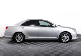Подержанный автомобиль Toyota Camry Sedan 2013 года (4 фото)