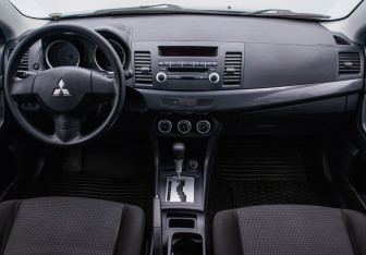 Подержанный автомобиль Mitsubishi Lancer Sedan 2008 года (13 фото)