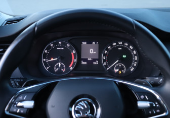 Подержанный автомобиль Skoda Octavia Liftback 2021 года (10 фото)