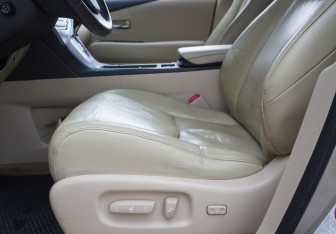 Подержанный автомобиль Lexus RX 2010 года (14 фото)