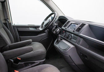 Подержанный автомобиль Volkswagen Caravelle 2016 года (7 фото)