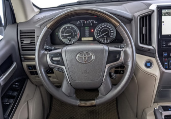 Подержанный автомобиль Toyota Land Cruiser Suv 2021 года (22 фото)