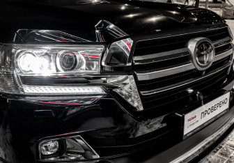 Подержанный автомобиль Toyota Land Cruiser Suv 2019 года (42 фото)