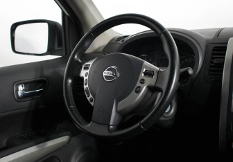 Подержанный автомобиль Nissan X-Trail 2014 года (12 фото)