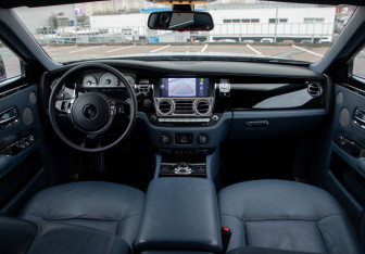 Подержанный автомобиль Rolls-Royce Ghost 2010 года (19 фото)