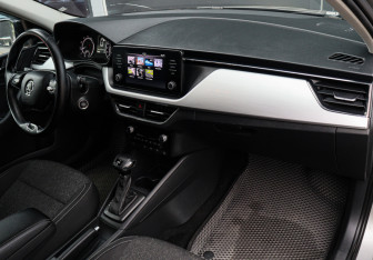 Подержанный автомобиль Skoda Rapid Liftback 2022 года (7 фото)