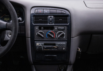 Подержанный автомобиль Toyota Avensis Sedan 1998 года (14 фото)