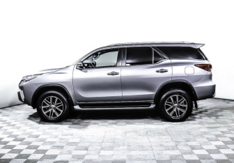 Подержанный автомобиль Toyota Fortuner 2018 года (3 фото)