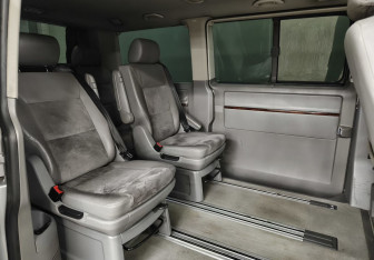Подержанный автомобиль Volkswagen Multivan 2006 года (12 фото)