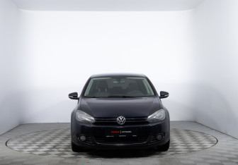 Подержанный автомобиль Volkswagen Golf Hatchback 2011 года (2 фото)