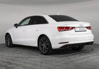 Подержанный автомобиль Audi A3 Sedan 2018 года (7 фото)