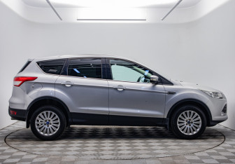 Подержанный автомобиль Ford Kuga 2015 года (6 фото)
