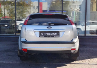Подержанный автомобиль Ford Focus Hatchback 2007 года (7 фото)