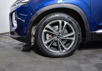 Подержанный автомобиль Hyundai Santa Fe 2019 года (7 фото)