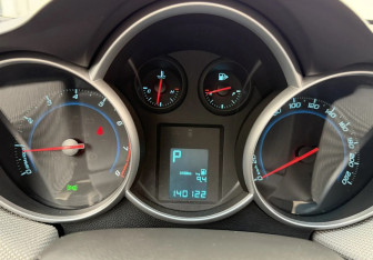 Подержанный автомобиль Chevrolet Cruze Hatchback 2014 года (13 фото)