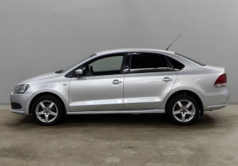 Подержанный автомобиль Volkswagen Polo Sedan 2011 года (8 фото)