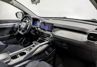 Подержанный автомобиль Geely Coolray 2022 года (9 фото)