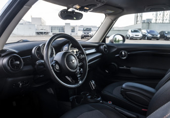 Подержанный автомобиль MINI Hatch 2019 года (9 фото)