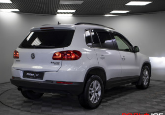 Подержанный автомобиль Volkswagen Tiguan 2014 года (18 фото)