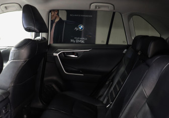 Подержанный автомобиль Toyota RAV4 2020 года (10 фото)